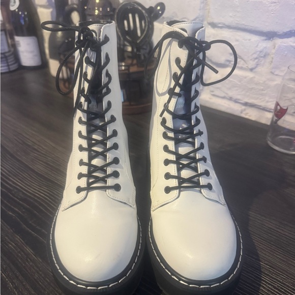 Kendall + Kylie Women's White Faux Leather Hunt2 Combat Lug Sole Boot - Picture 2 of 6